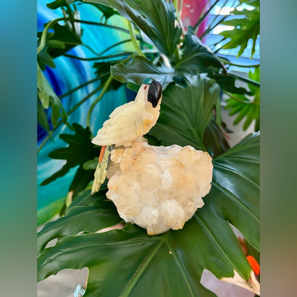 Parrot Carving on Citrine - Picture 3 of 6